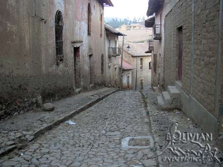 Narrow streets of old Totora, Cochabamba, Bolivia