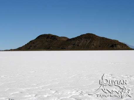 Fish Island (Isla Cujiri) with its highest point at 3860 m (12665 f), 145 m (475 f) above the plain of Salar de Uyuni, Bolivia