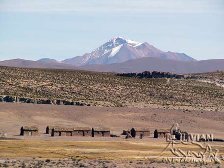 Small hamlet with the Mt. Chuhuilla (5435 m – 17830 f) in the background, Nor Lipez, Bolivia